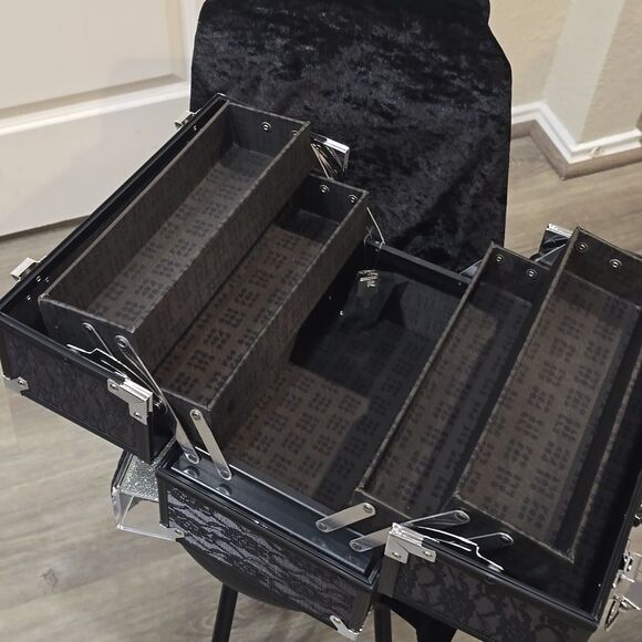 Caboodles Make Me Over Black Lace Traincase - Picture 14 of 14